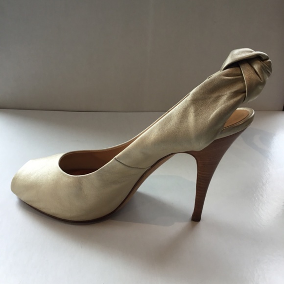 Giuseppe Zanotti Design Hammered Gold size 41 with 4 3/4 " heel - Picture 3 of 6